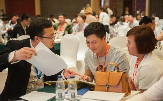 近千家工業(yè)企業(yè)齊聚河北滄州 探討傳統(tǒng)制造業(yè)互聯(lián)網營銷轉型之路 title=